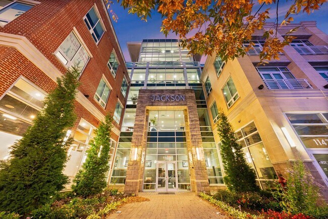 Foto del edificio - 1145 N High St