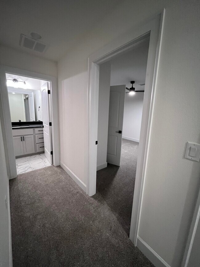 Building Photo - 3201 SW Lovely Ln