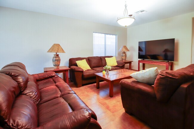 Foto del edificio - 5263 E Silverbell Rd