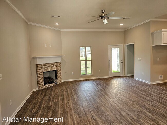 Building Photo - 4 br, 2 bath House - 604 Diamond Way