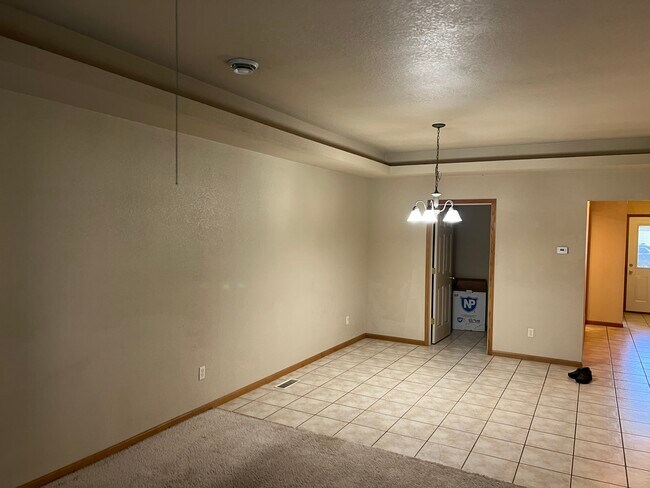 Dining Area - 220 Helen St