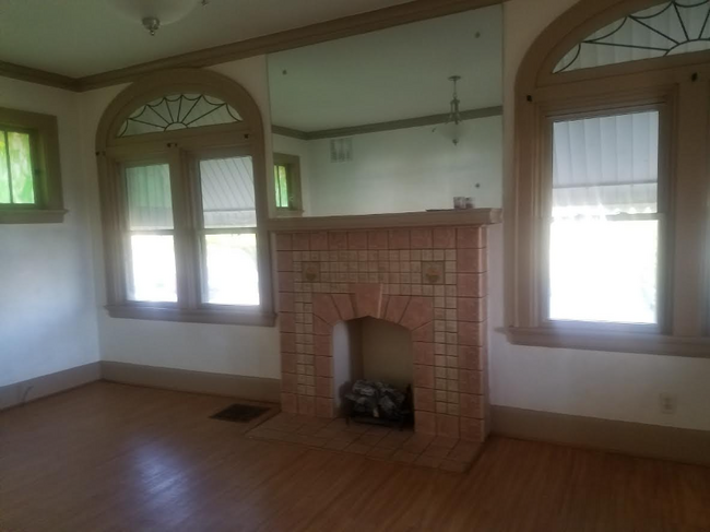 Building Photo - 1027 Woodlawn Ave