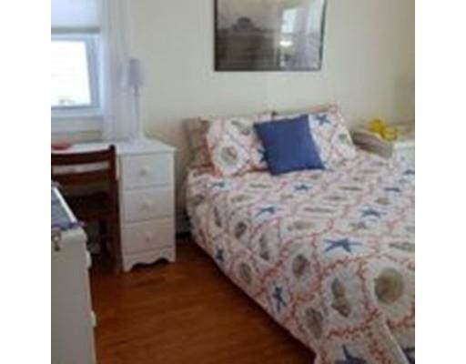 Foto del edificio - 261 Ridge Rd