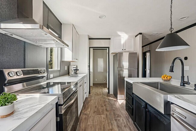 Foto del edificio - 1601 Swallowtail Dr