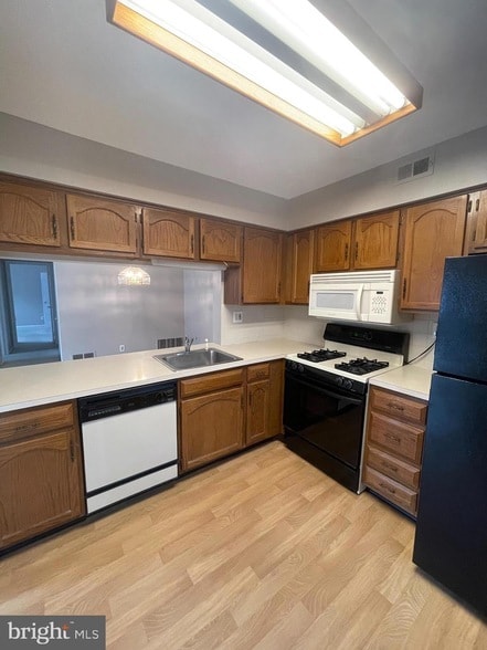 Foto del edificio - 5207A Adelaide Dr