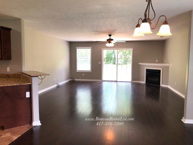 Foto del edificio - Over 2,000 sqft on one level