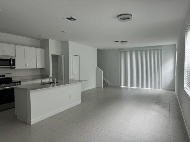 Foto del edificio - 4663 Hollister Ave