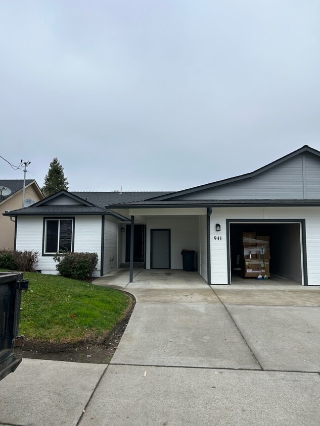 Foto del edificio - 941 Laurel St