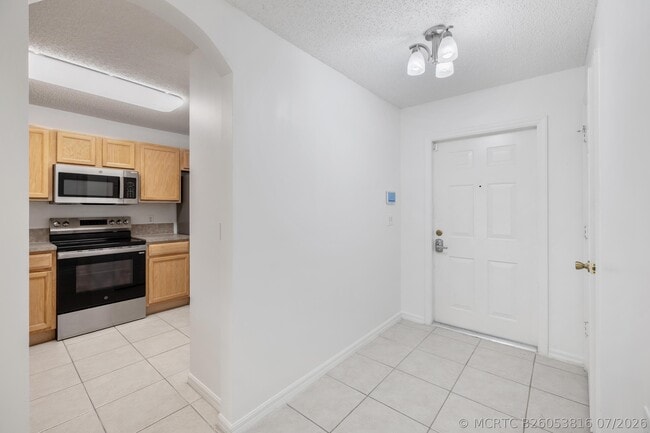 Building Photo - 3800 Woodfield Dr