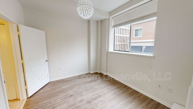 Foto del edificio - 100 E Washington St