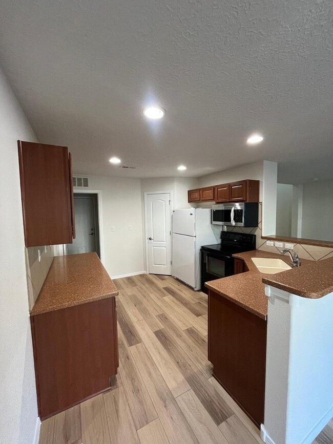 Building Photo - 10828 Arguello Trail NE