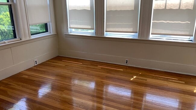 Foto del edificio - 529 Pleasant St