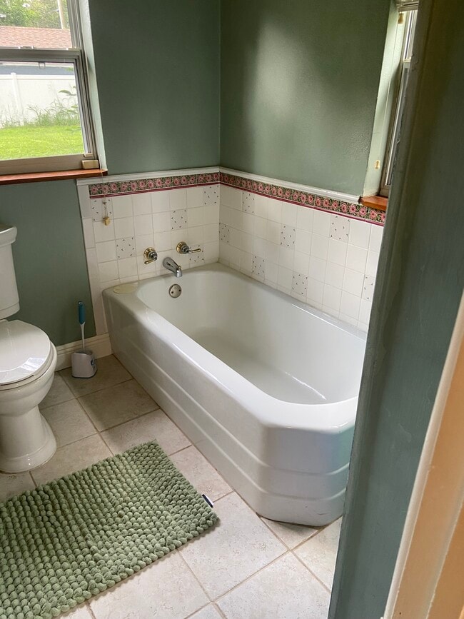 Photo - 517 N Main St House