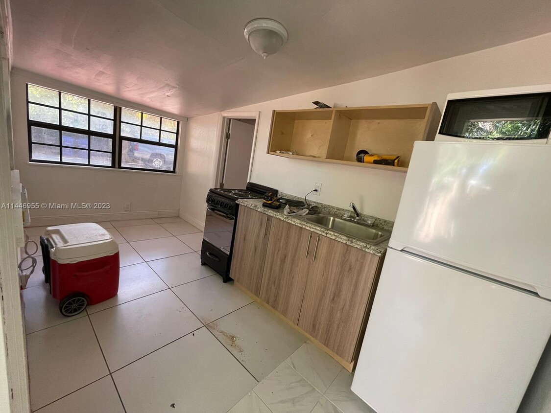 Foto principal - 633 NW 15th Ave