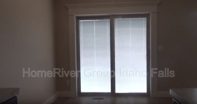 Foto del edificio - 3894 Chalet Dr