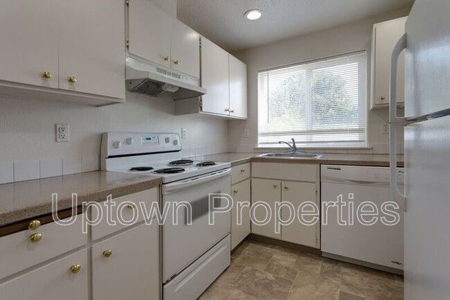 Building Photo - 228 SE 106th Ave