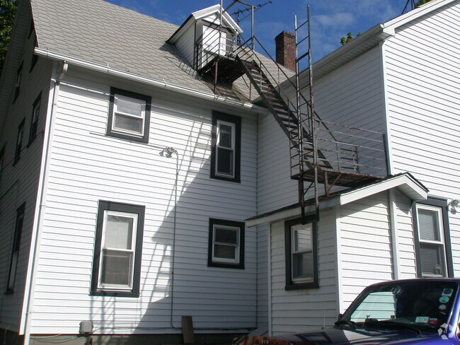 Building Photo - 66 Cedar Ave