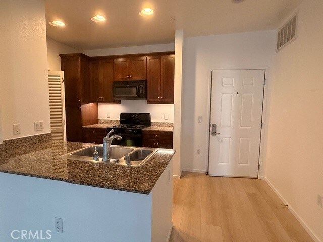 Foto del edificio - 2324 Scholarship