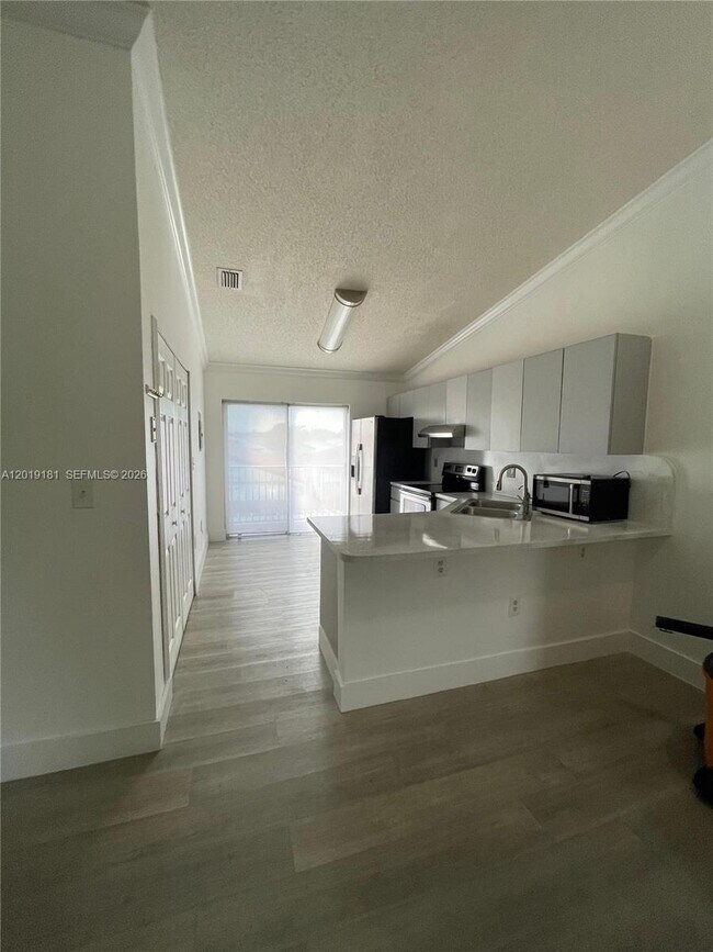 Foto del edificio - 3375 W 76th St
