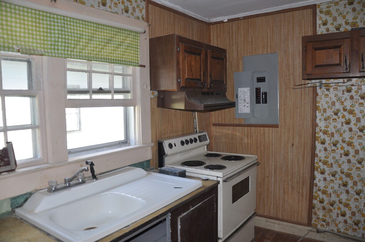 Primary Photo - 402 College Heights