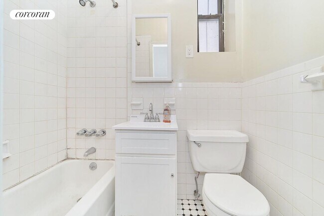 Foto del edificio - 230 E 25th St