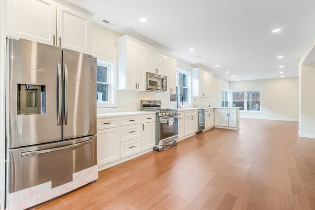 Foto del edificio - 4019 N Tripp Ave