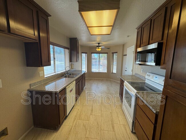 Foto del edificio - 7328 W Cherry Hills Dr