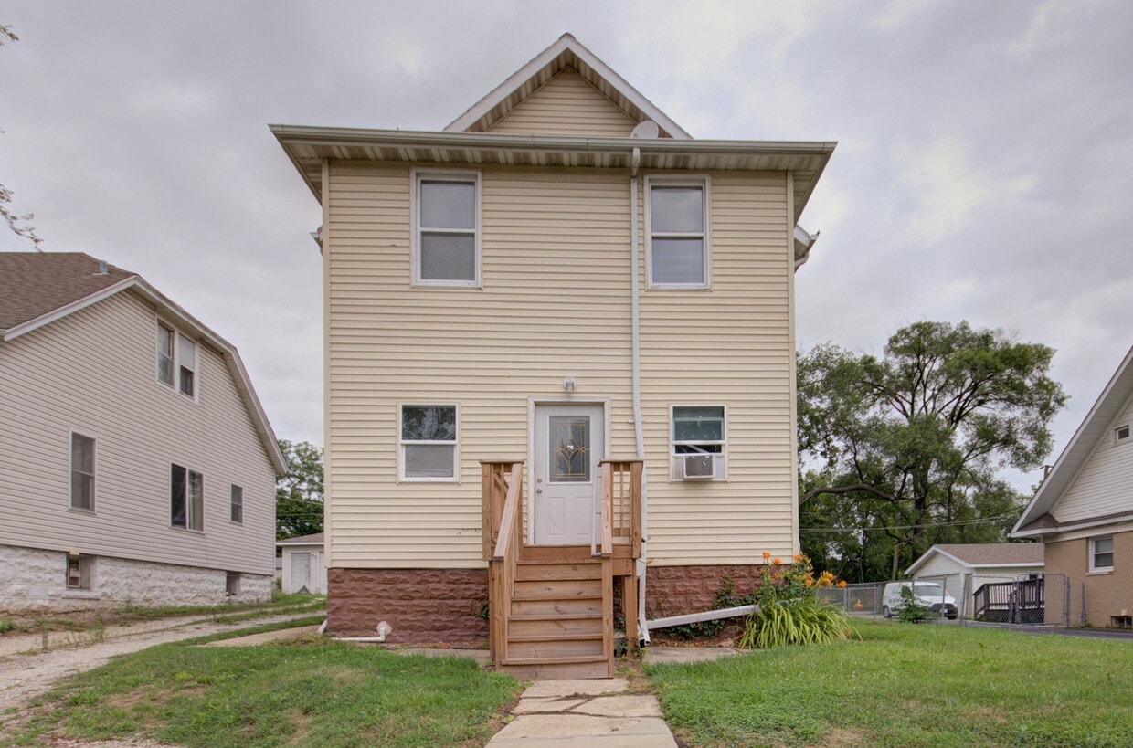 Primary Photo - 813 Woods Ave
