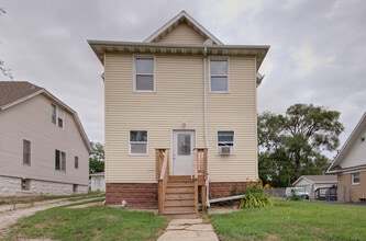 Building Photo - 813 Woods Ave