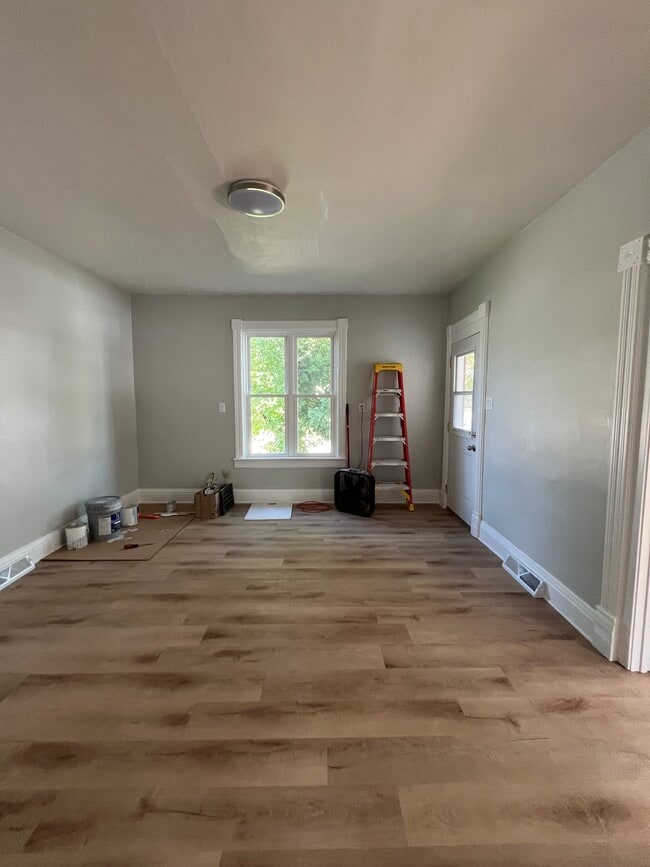 Living room - 515 Railroad St