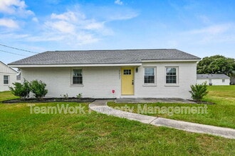 Building Photo - 3027 Azalea Dr