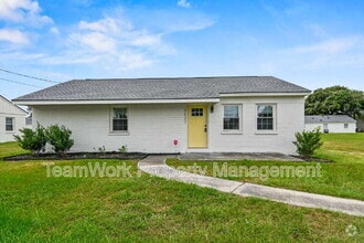 Building Photo - 3027 Azalea Dr