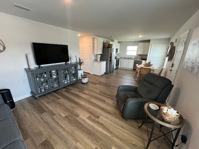 Foto del edificio - Practically Brand New 3/2 Milton Gem !!