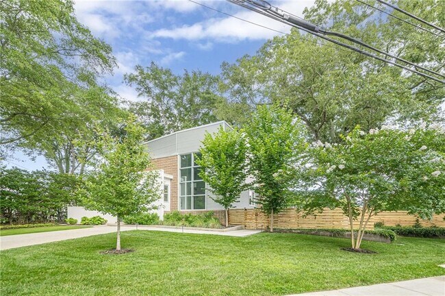Foto del edificio - 2269 Briarwood Hills Dr NE