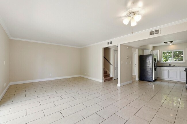 Foto del edificio - 5943 Mack Rd