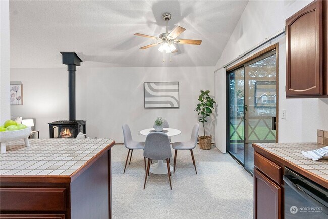 Building Photo - Lovely 3 Bedroom Gig Harbor Home