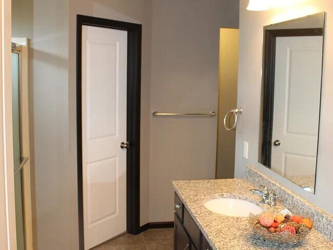 Foto del edificio - 5720 Ranier Ln N