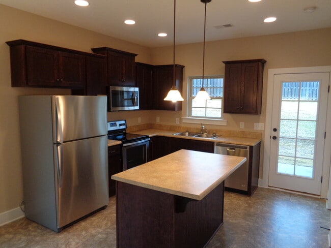 Building Photo - 4395 Ridgemont Cir