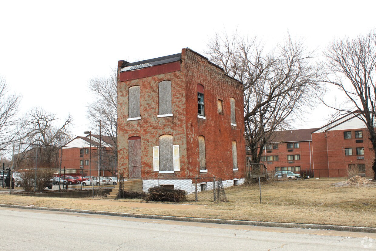 Foto del edificio - Jack Mckeon Elderly Housing