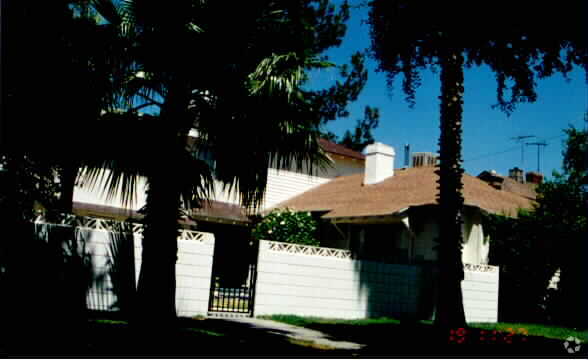 Foto del edificio - 8650 Nuevo Ave