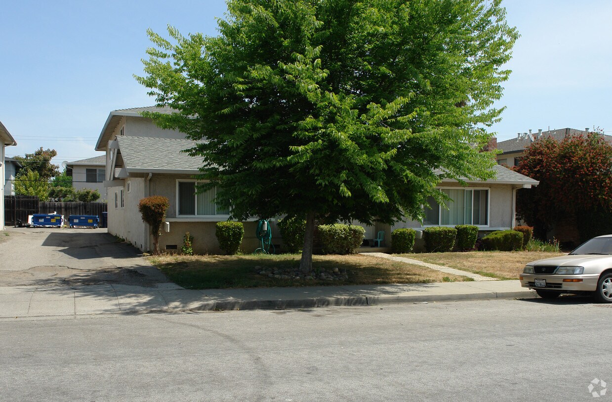 Building Photo - 653 E Olive Ave