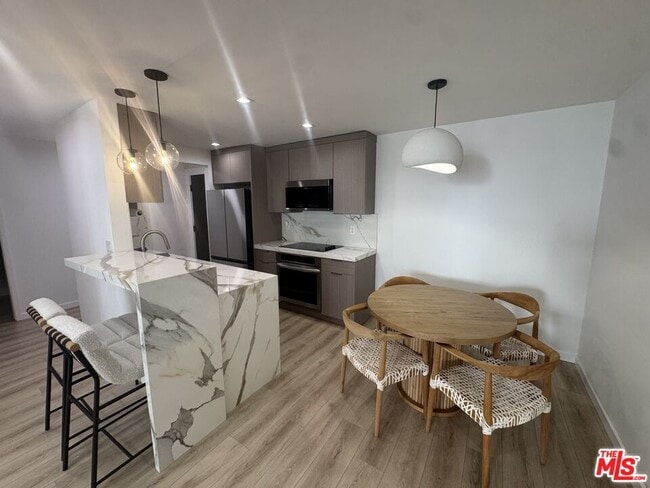 Building Photo - 911 Kings Rd