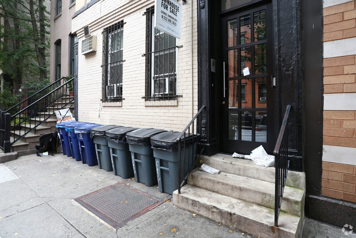 Building Photo - 112 W 15th St