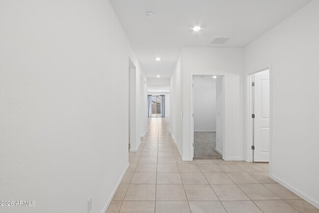 Building Photo - 25293 W Wayland Dr