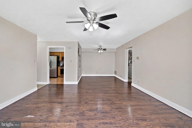 Foto del edificio - 501A Harwood Ct