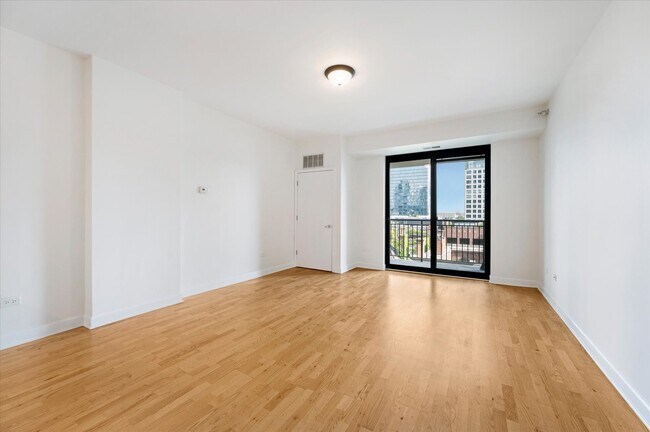 Building Photo - 451 W Huron St