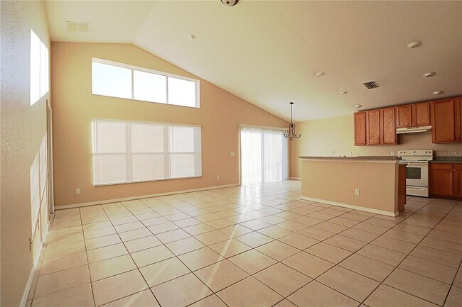 Building Photo - 1250 Vista del Lago Blvd