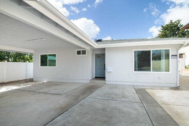 Building Photo - 107 Calle Vista