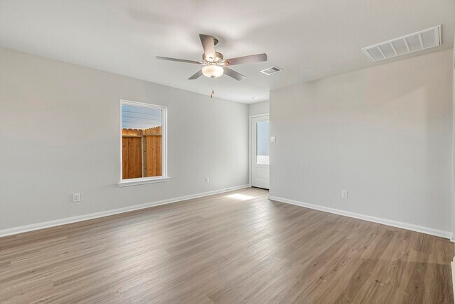 Foto del edificio - 8117 Sunberry Shadow Dr