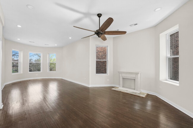 Building Photo - 6014 S Prairie Ave